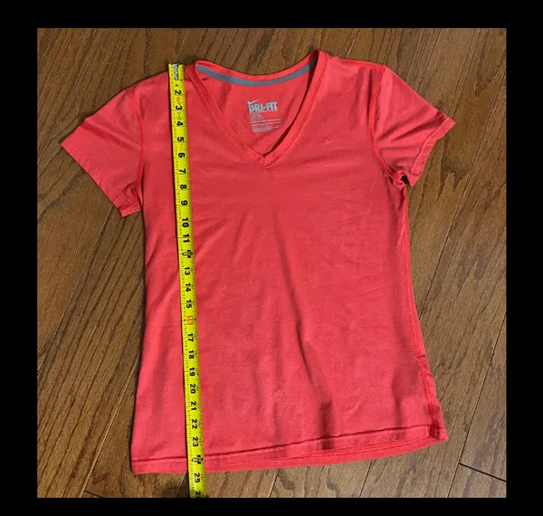 Nike Red/ orange-ish Dri-fit shortsleeved top- size Medium. - Image 9