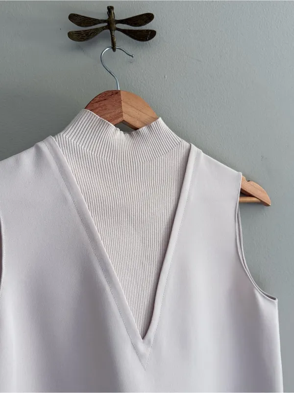 Theory Women's Beige Mock Neck Ribbed Sleeveless Tank Top Shirt Size Small - Image 3