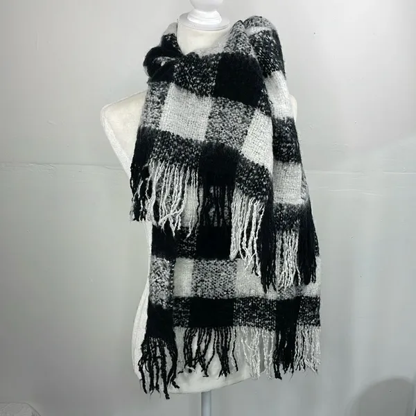 Source Unknown SCARF Chunky Plaid Black and White with fringe - Image 2