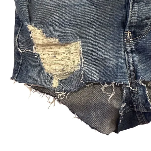 Hollister Women's Ultra High Rise Distressed Denim‎ Shorts Size 23 Blue - Image 3