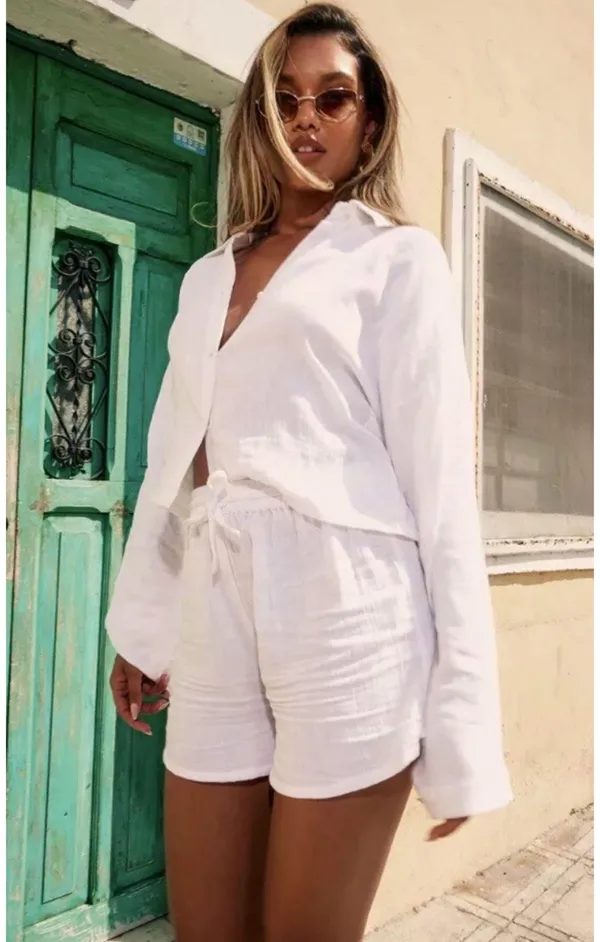 PrettyLittleThing white linen look oversized floaty shorts in white, size 6 small - Image 3
