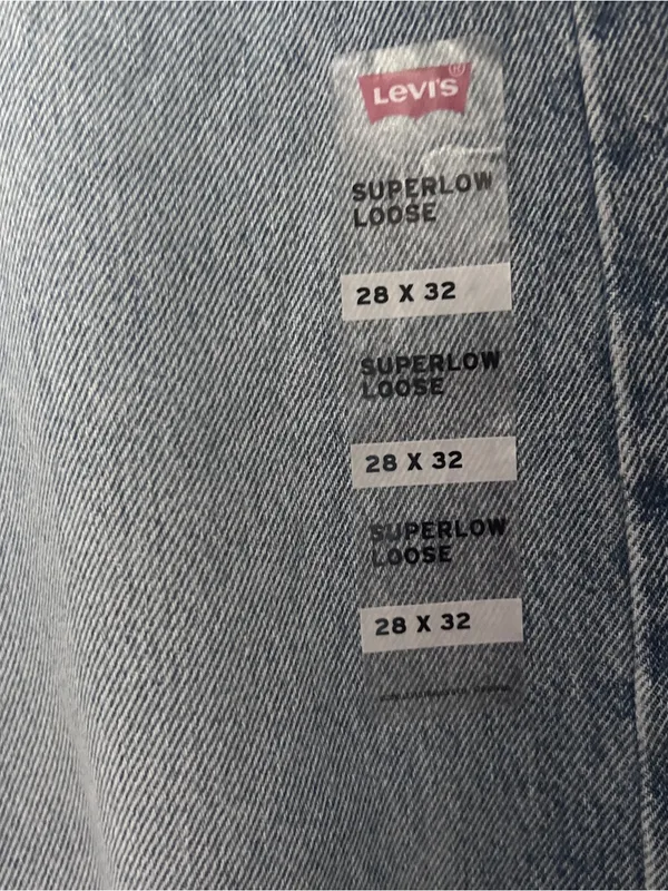 NWT Levi's 28 X 32 Superlow Loose Straight Leg Jeans Distressed V26 - Image 3