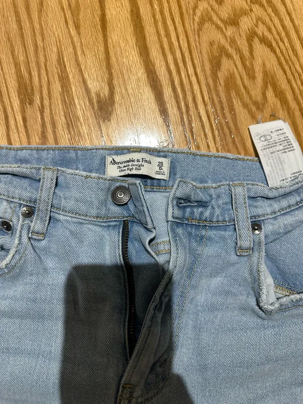 Abercrombie High-Rise Jeans - Image 2