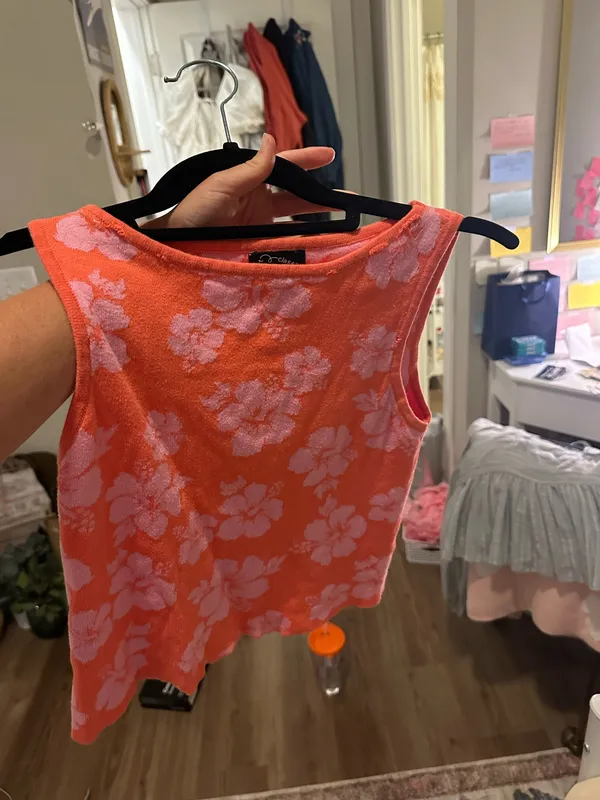 Boutique Floral basic top red and pink - Image 4
