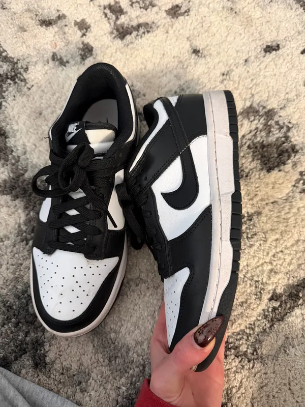 Nike panda dunks 7.5 - Image 3