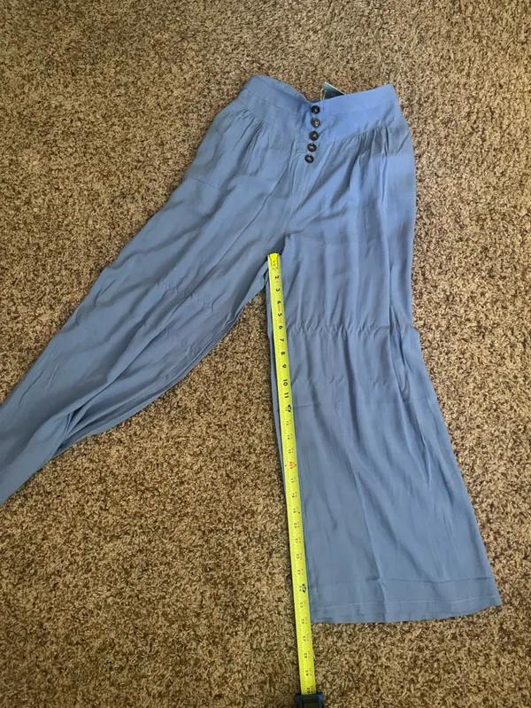 Cupshe Light Blue Wide-Leg High-Waist Pants with Button Front - Image 4