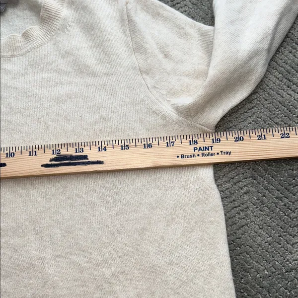 J-Crew Women’s 100% Cashmere classic-fit crewneck sweater Long sleeve Size Small - Image 8