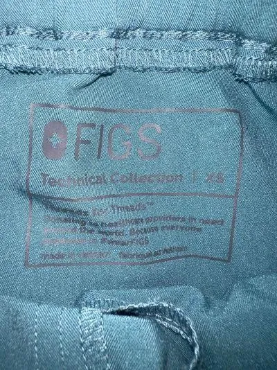 FIGS Scrubs Set - Image 4