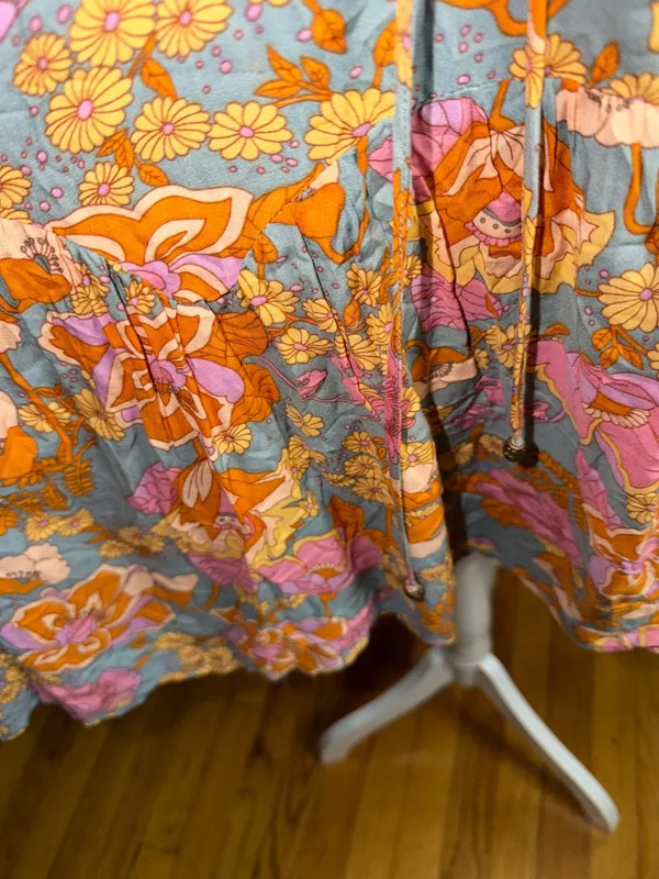 entro Floral V-Neck Tie-Waist Dress in Pink, Orange & Gray - Image 4