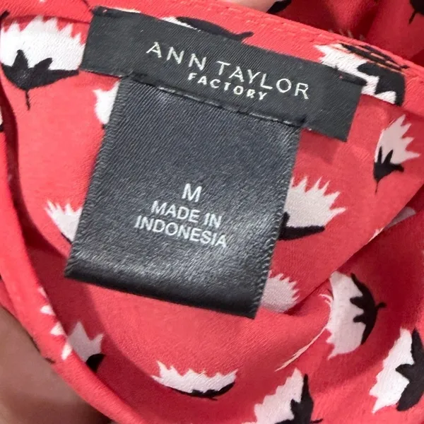 Ann Taylor Factory Red Floral Pleated Bell Sleeve Blouse Keyhole Back M Flowy‎ - Image 5