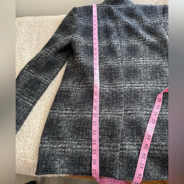 Banana Republic Women’s Charcoal Plaid Blazer - Image 7