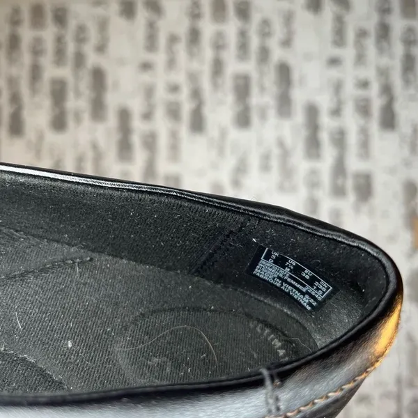 Clarks | women black leather loafers - Image 6