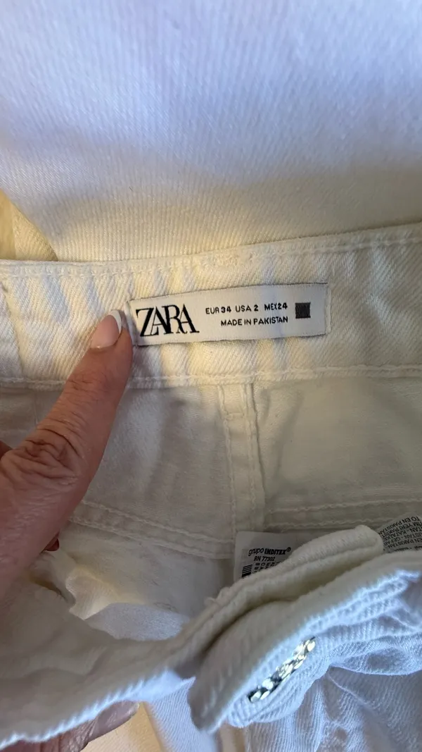 ZARA White High-Waisted Mom Fit Jeans - Size US 2 (EUR 34) - Bright White Denim - Image 6