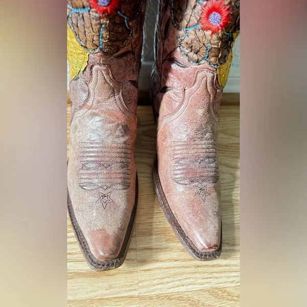 Corral Vintage Distressed Women's Daisy Overlay Cowgirl Boot Snip Toe Size 6 1/2 - Image 4