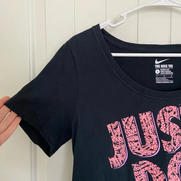 Nike‎ women’s graphic tshirt — large - Image 2