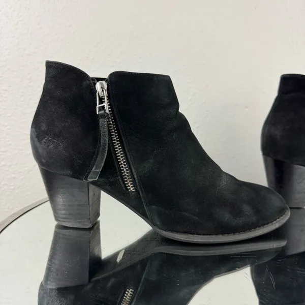 VIONIC Black Leather Suede Sterling Zipper Low Heel Preppy Fall Ankle Booties - Image 4