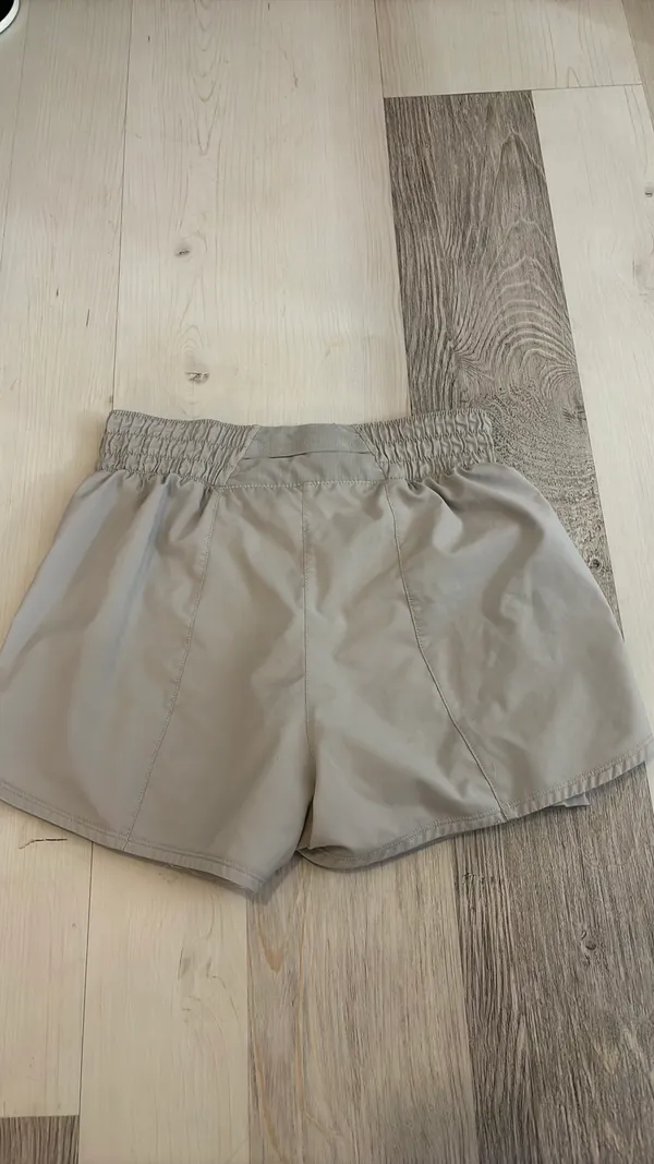 Nike Grey Athletic Shorts Built In Shorts Stretchy Waist Band - Image 4