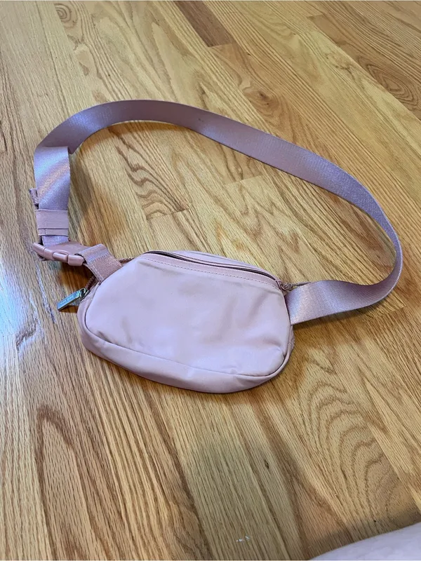 Lululemon Everywhere Belt Bag 1L Pink Pastel - Image 5