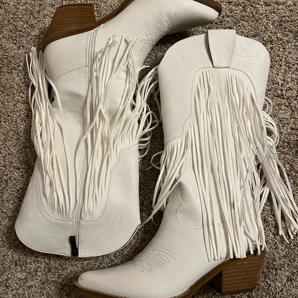 BEAST FASHION White Fringe Heeled Boots - Image 3