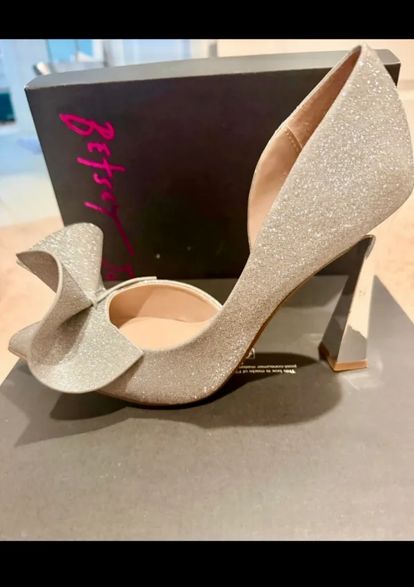 Gianni Bini Quincy Platform Pumps in Bone Blanc - Image 10