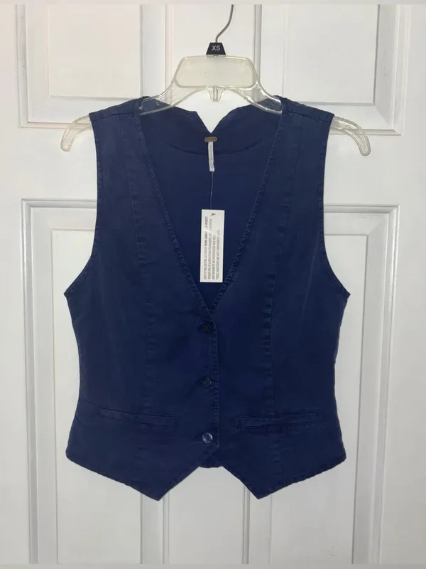 NWT Young Fabulous Broke Veda Navy Tailored Button Front Sleeveless Vest Top - Image 2