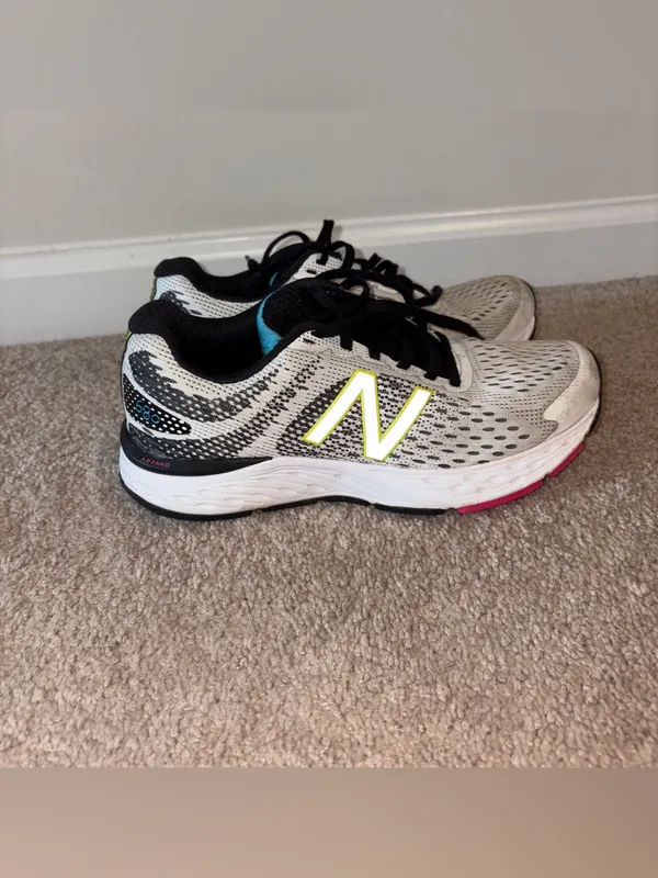 New Balance Women's Running Sneakers Size: 8 - Image 2