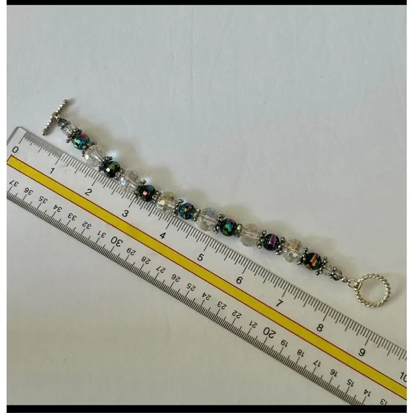 Clear and iridescent crystal beaded bracelet - Image 8