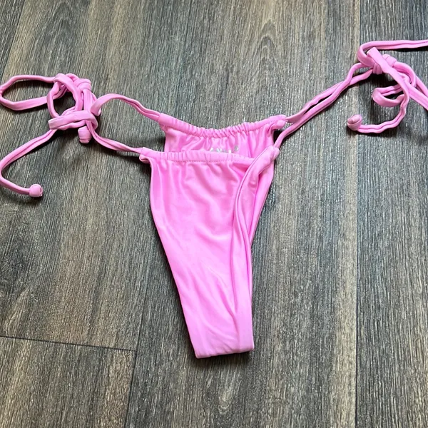 Alo x Frankie's Bikinis 90s Pink Bikini Bottom - Image 2