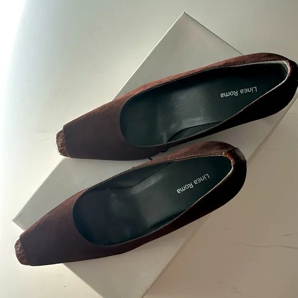 Brown suede Linea Roma heels size 7. Mint condition. With box. - Image 3