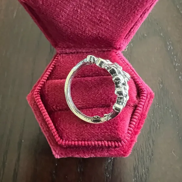 Silver Floral Intricate Design Ring Size 7 - Image 3
