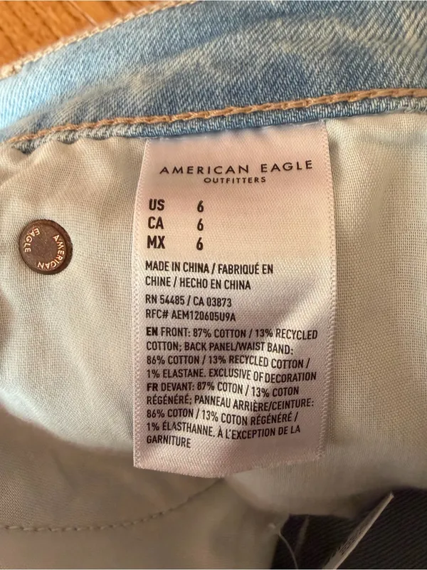NWT American Eagle Strigid Relaxed Denim Shorts Light Wash Distressed Size 6 28W - Image 7