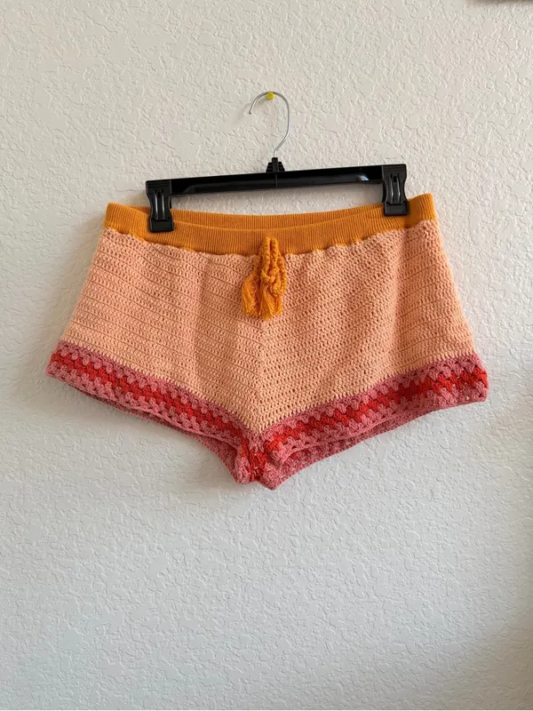 Anthropologie‎ MinkPink Crochet Knit Shorts Size M Orange Pink - Image 2