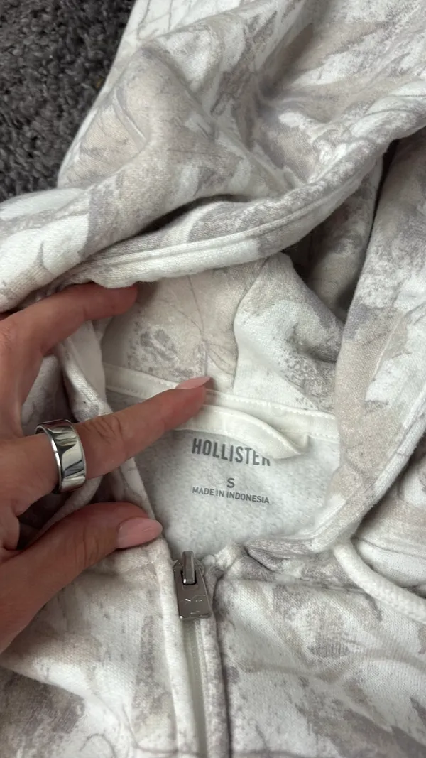 Hollister Camo Zip-Up Sweater - Image 4