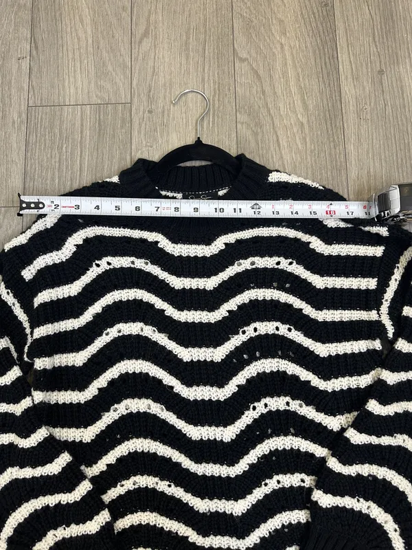 Jessica Simpson Black White Wavy Knit Sweater Chic Statement Hem Size S - Image 5