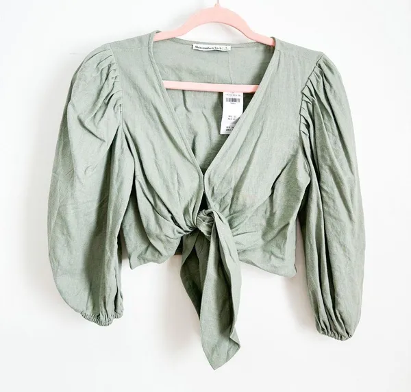 NWT Abercrombie & Fitch Sage Green Tie Front Puff Sleeve Crop Top sz Small - Image 7