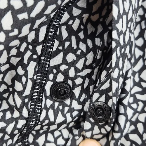 Lululemon Fast Track Reversible Zip-up Jacket Black‎ White Women's size 6 - Image 8