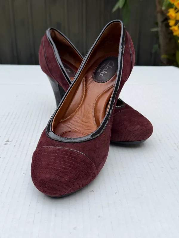 Clarks Burgundy Suede Pumps Women’s Mid Heel Classic Comfort Dress Shoes - Image 7