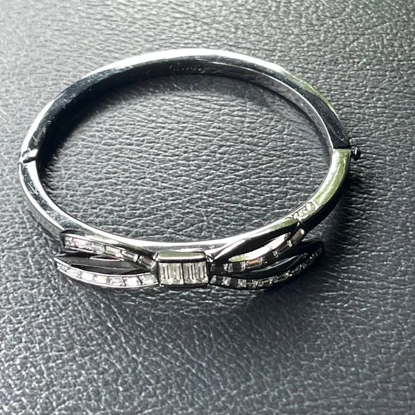 Coach‎ Bow Bangle Bracelet Womens OS Gunmetal Coquette Crystal Hinge Cuff - Image 4