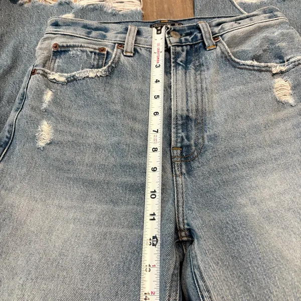 Abercrombie & Fitch Distressed Cropped distressed‎ raw hem mom jeans light 26 - Image 7