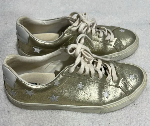 Veja Madewell Sneakers in Star-Embroidered Gold Leather women's size 7 - Image 2