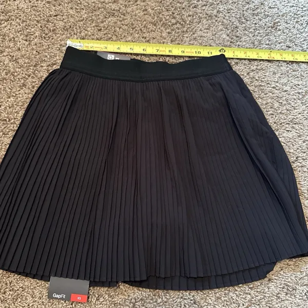 GapFit Women's Pleated Skort Size XS Black - Image 4