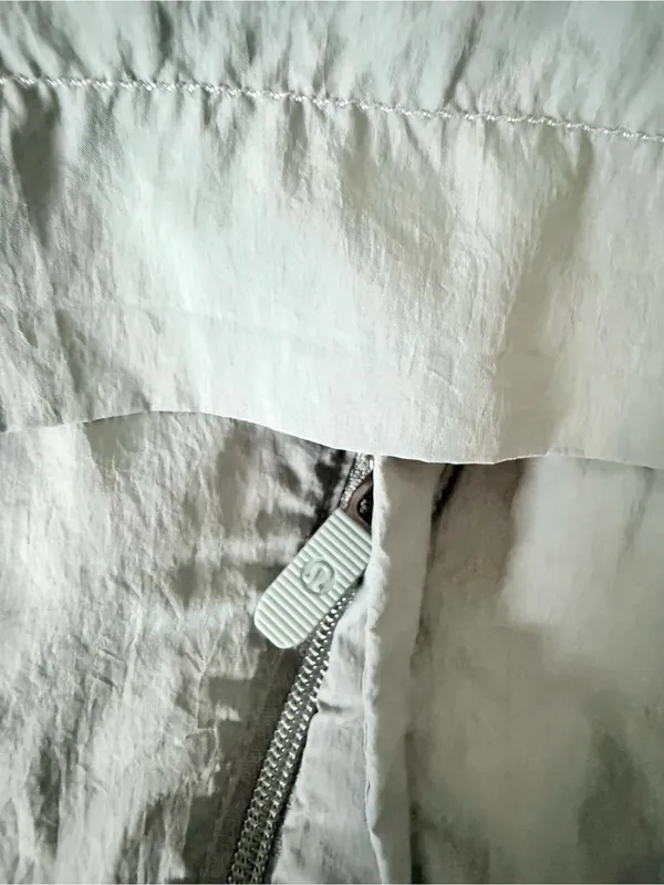 Lululemon Hood Lite Jacket - size 4 - Image 3