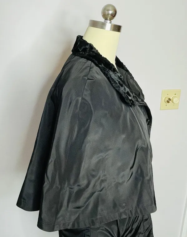 Black Fur Lined Cape Coat- Size Medium- Missing Belt - Image 6