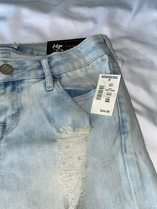 Light Wash Low Rise Destroyed Skinny Jeans - Image 4