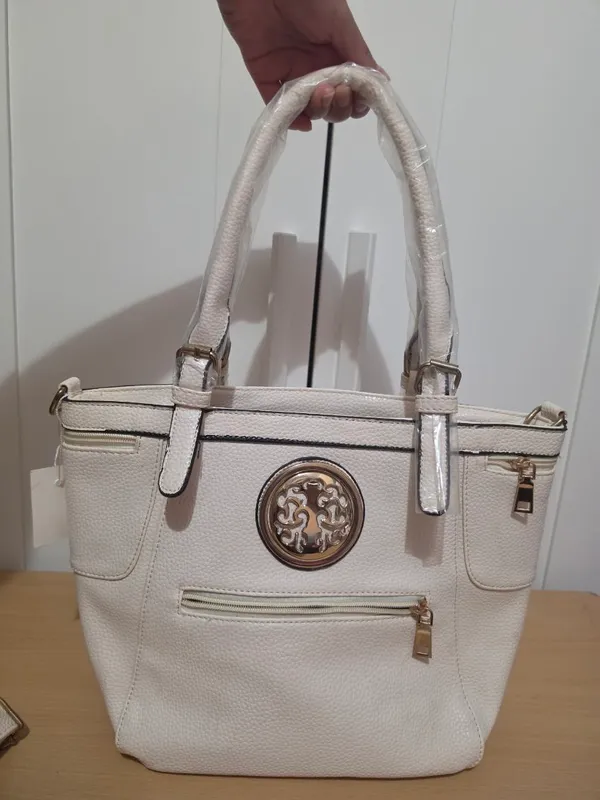 Beautiful white purse - Image 10