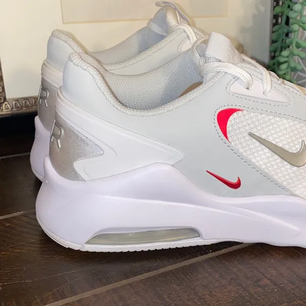 Nike Air Max Athletic Sneakers Bolt White Metallic Platinum Size 9 - Image 2
