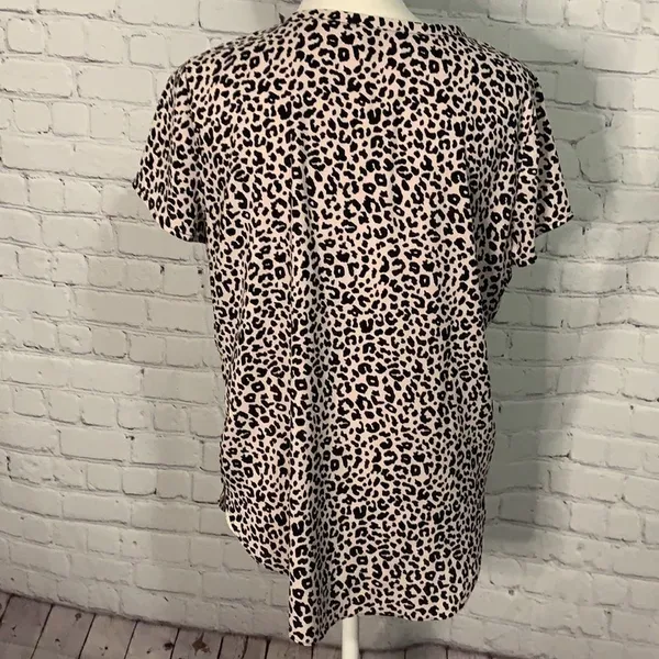 EUC Ann Taylor Cheetah Print Blouse - Size Med - Image 3