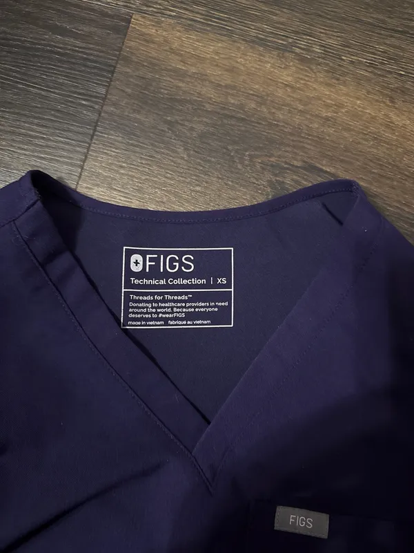 FIGS Scrub Top Women’s One-Pocket - Image 3