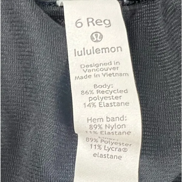 Lululemon Hotty Hot Short II *2.5" Black size 6 - Image 6