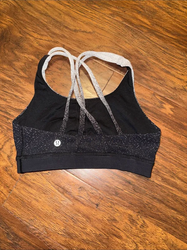 Women’s Lululemon Energy Bra in ombré speckle stop jacquard in black and white - Image 4